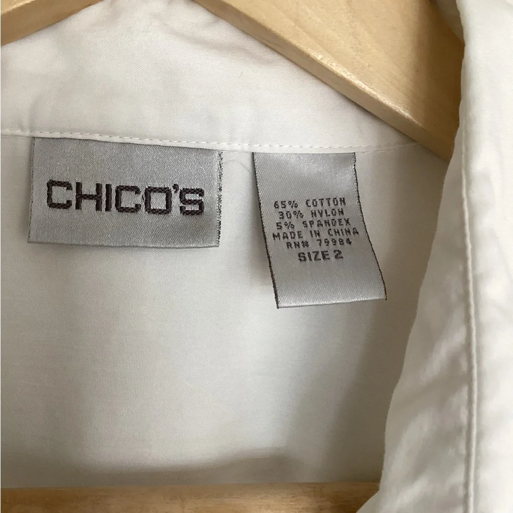 🌺 CHICO’S white shirt Sz 2 button down mother of pearl buttons stretch cotton - Picture 8 of 10